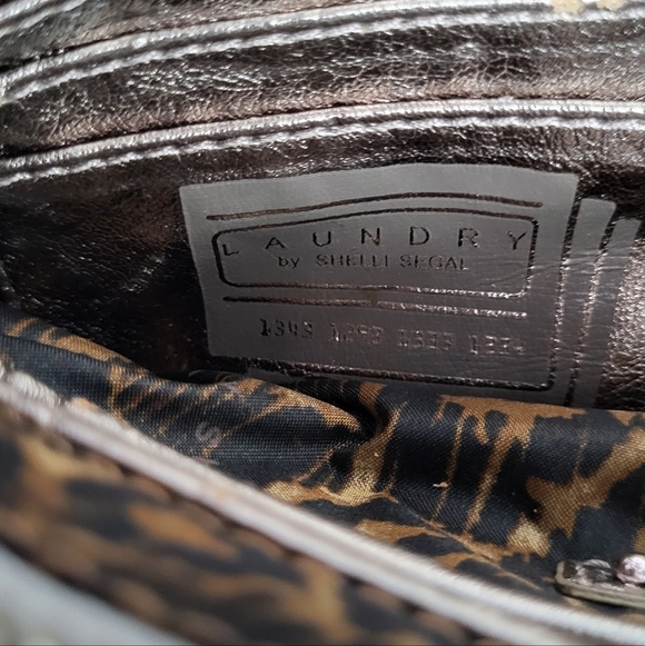 Laundry By Shelli Segal Metallic Silver Snakeskin Wristlet, 9.5×4 - Picture 14 of 15